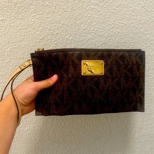 Michael kors brown wristlet